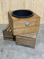 Houten bak op fruitkistjes